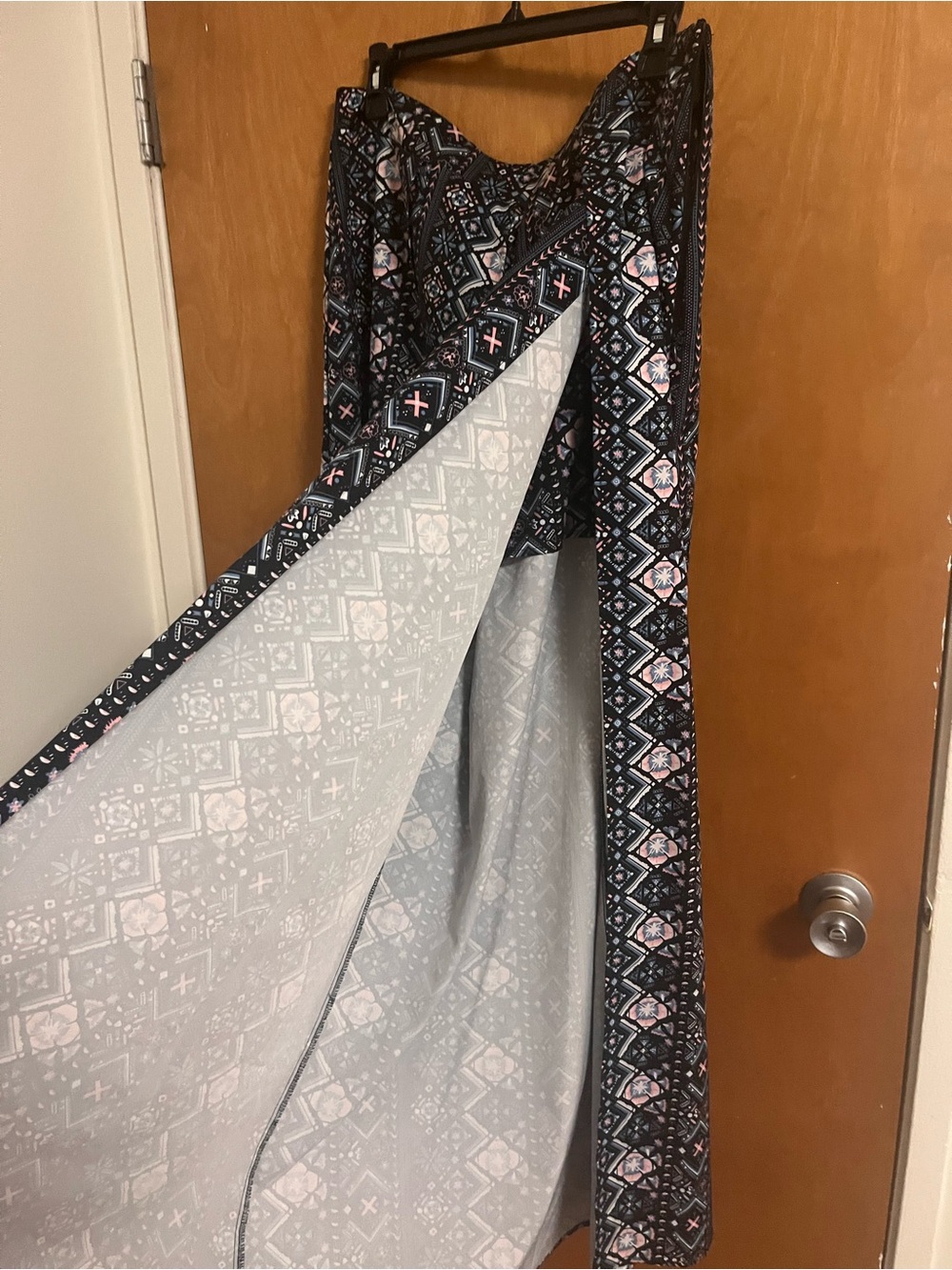 Blue Geometric Wide-Leg Palazzo Pants with Pink Accents - Picture 2 of 3